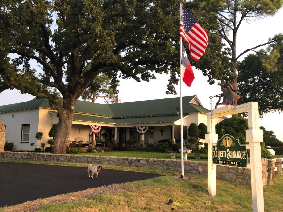 Bed and Breakfast The Old Liberty Schoolhouse Azle Экстерьер фото